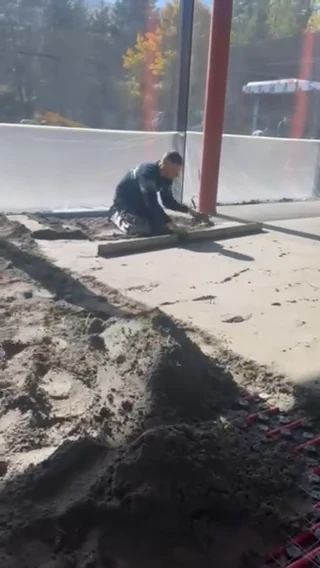 Нивелиране на замазка до зона с подово отопление
